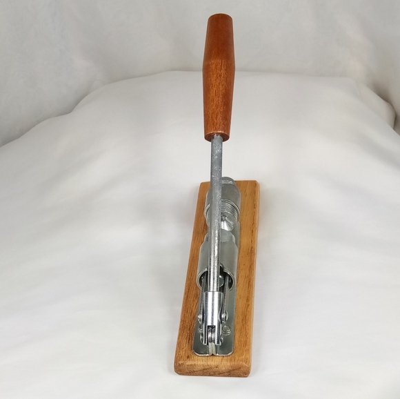 Reeds Rocket Nut Cracker Model 816 With Original Box - Picture 8 of 10